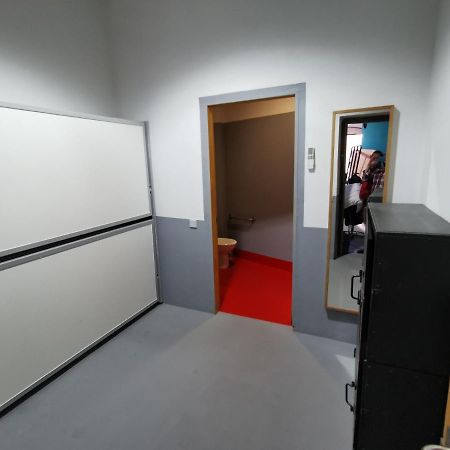 Traveller Box Hostel Sevilla Bagian luar foto