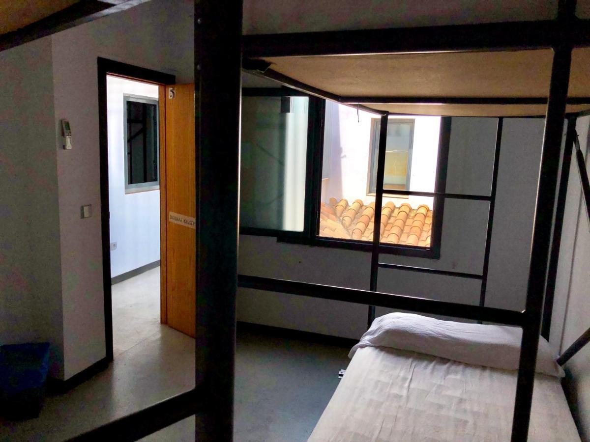 Traveller Box Hostel Sevilla Bagian luar foto