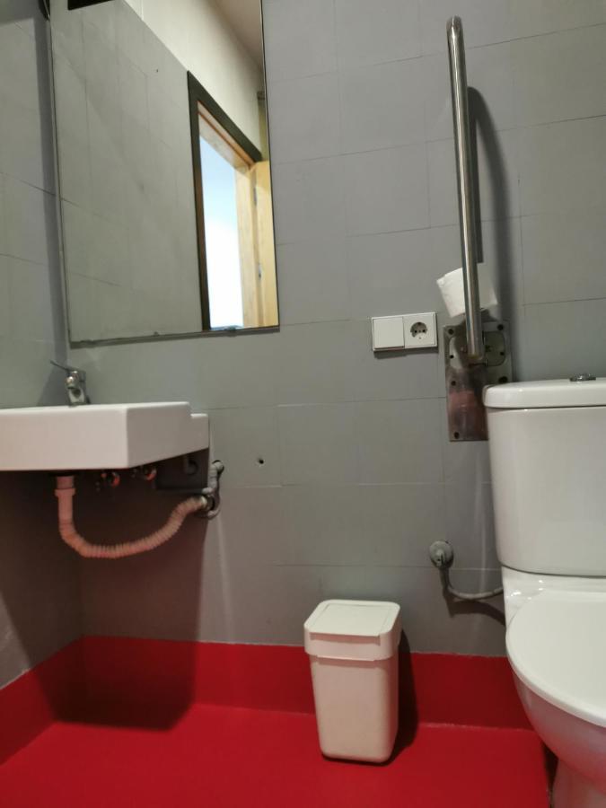 Traveller Box Hostel Sevilla Bagian luar foto