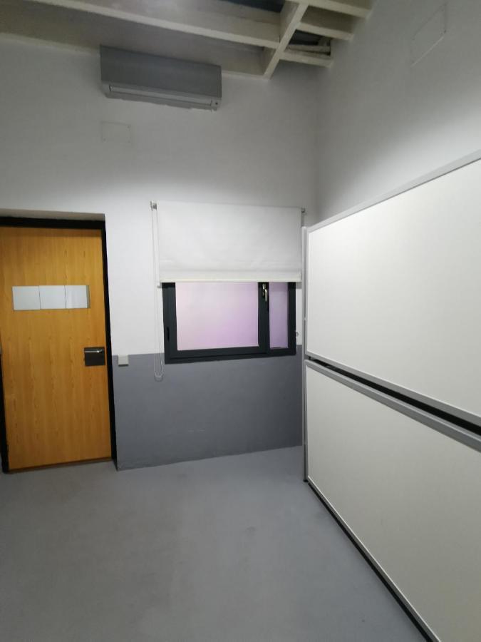 Traveller Box Hostel Sevilla Bagian luar foto