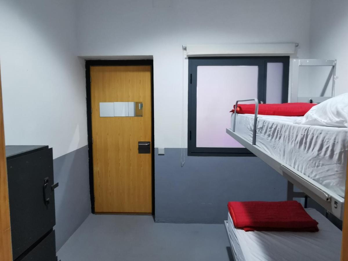 Traveller Box Hostel Sevilla Bagian luar foto