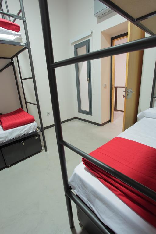 Traveller Box Hostel Sevilla Bagian luar foto