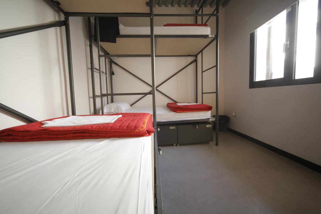 Traveller Box Hostel Sevilla Bagian luar foto