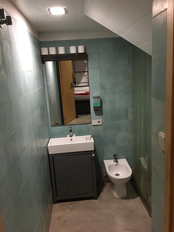 Traveller Box Hostel Sevilla Bagian luar foto